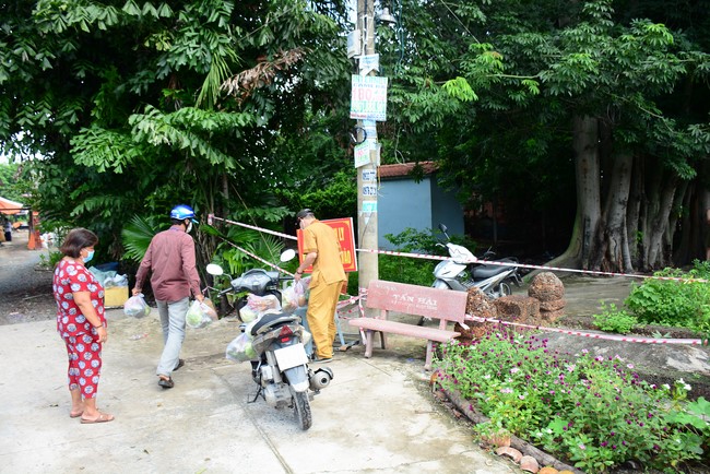 Chùa Hoằng Pháp: Tiếp tục hỗ trợ người dân khó khăn trong đại dịch Covid (đợt 6)