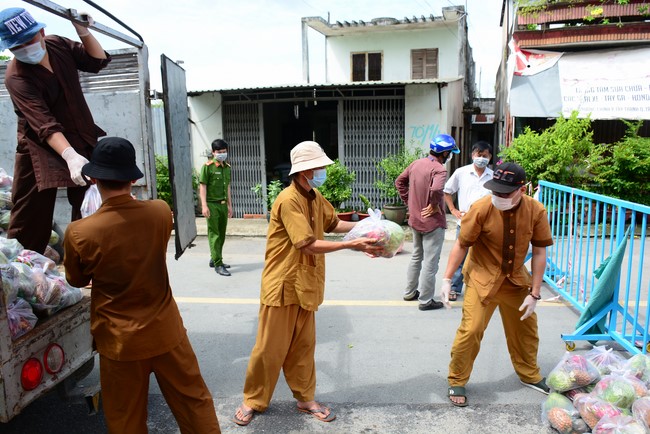 Chùa Hoằng Pháp: Tiếp tục hỗ trợ người dân khó khăn trong đại dịch Covid (đợt 6)