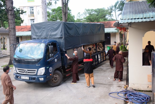 Chùa Hoằng Pháp: Tiếp tục hỗ trợ người dân khó khăn trong đại dịch Covid (đợt 6)