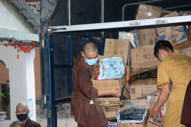 Chùa Hoằng Pháp: Tiếp tục hỗ trợ người dân khó khăn trong đại dịch Covid (đợt 6)