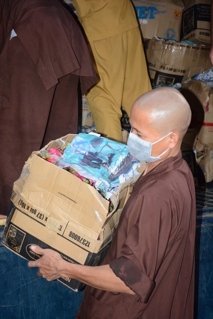 Chùa Hoằng Pháp: Tiếp tục hỗ trợ người dân khó khăn trong đại dịch Covid (đợt 6)