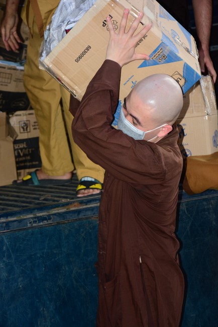 Chùa Hoằng Pháp: Tiếp tục hỗ trợ người dân khó khăn trong đại dịch Covid (đợt 6)