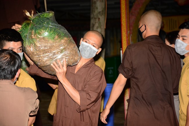 Chùa Hoằng Pháp: Tiếp tục hỗ trợ người dân khó khăn trong đại dịch Covid (đợt 6)