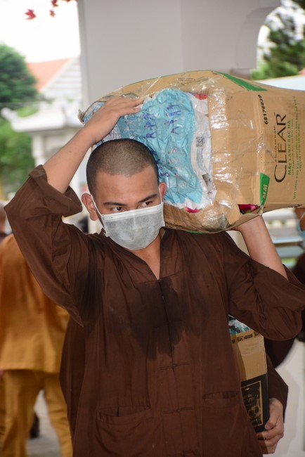 Chùa Hoằng Pháp: Tiếp tục hỗ trợ người dân khó khăn trong đại dịch Covid (đợt 6)