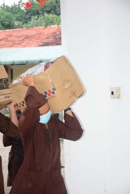 Chùa Hoằng Pháp: Tiếp tục hỗ trợ người dân khó khăn trong đại dịch Covid (đợt 6)