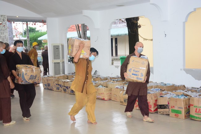 Chùa Hoằng Pháp: Tiếp tục hỗ trợ người dân khó khăn trong đại dịch Covid (đợt 6)