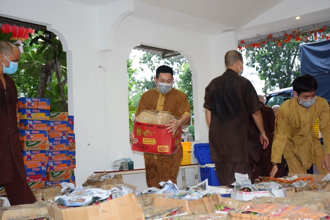 Chùa Hoằng Pháp: Tiếp tục hỗ trợ người dân khó khăn trong đại dịch Covid (đợt 6)