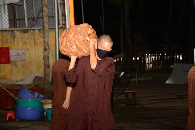 Chùa Hoằng Pháp: Tiếp tục hỗ trợ người dân khó khăn trong đại dịch Covid (đợt 6)