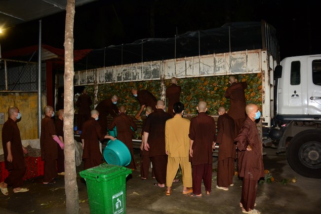 Chùa Hoằng Pháp: Tiếp tục hỗ trợ người dân khó khăn trong đại dịch Covid (đợt 6)