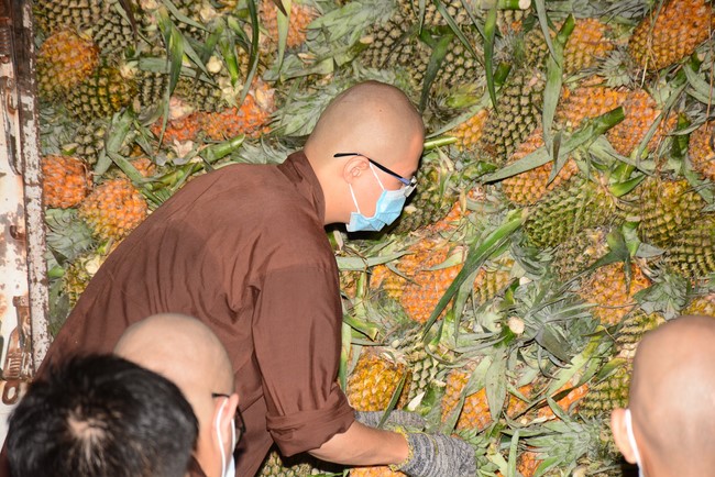 Chùa Hoằng Pháp: Tiếp tục hỗ trợ người dân khó khăn trong đại dịch Covid (đợt 6)