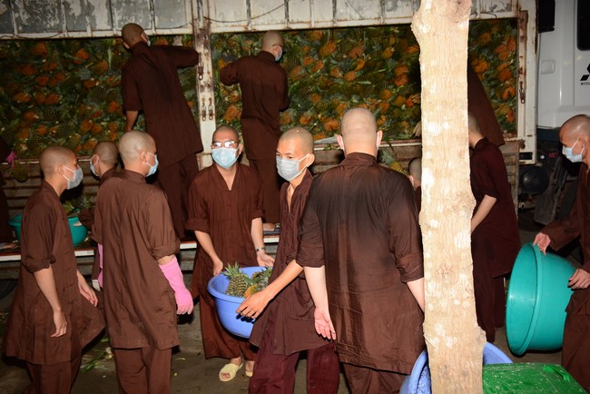 Chùa Hoằng Pháp: Tiếp tục hỗ trợ người dân khó khăn trong đại dịch Covid (đợt 6)