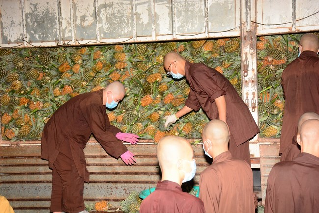 Chùa Hoằng Pháp: Tiếp tục hỗ trợ người dân khó khăn trong đại dịch Covid (đợt 6)