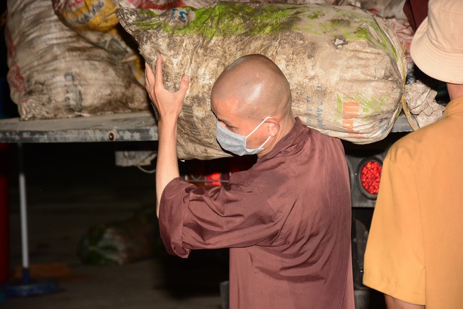 Chùa Hoằng Pháp: Tiếp tục hỗ trợ người dân khó khăn trong đại dịch Covid (đợt 6)