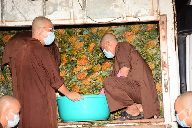 Chùa Hoằng Pháp: Tiếp tục hỗ trợ người dân khó khăn trong đại dịch Covid (đợt 6)