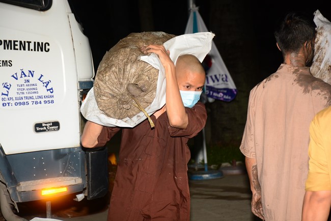 Chùa Hoằng Pháp: Tiếp tục hỗ trợ người dân khó khăn trong đại dịch Covid (đợt 6)