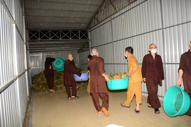 Chùa Hoằng Pháp: Tiếp tục hỗ trợ người dân khó khăn trong đại dịch Covid (đợt 6)