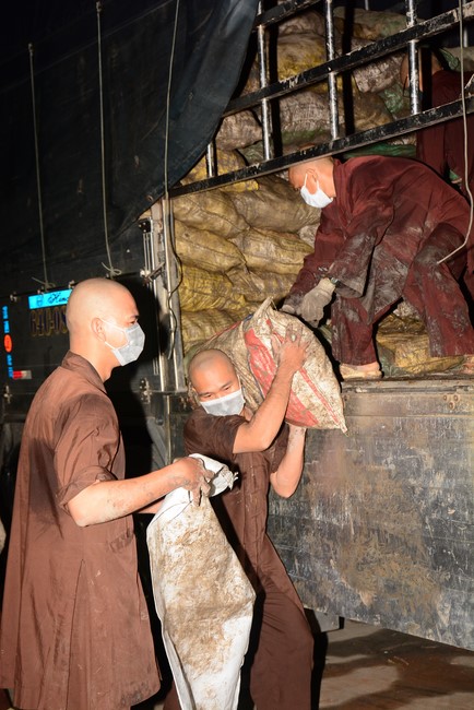 Chùa Hoằng Pháp: Tiếp tục hỗ trợ người dân khó khăn trong đại dịch Covid (đợt 6)