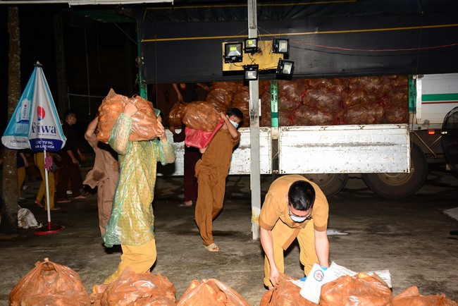 Chùa Hoằng Pháp: Tiếp tục hỗ trợ người dân khó khăn trong đại dịch Covid (đợt 6)