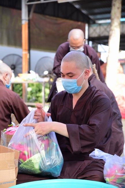 Chùa Hoằng Pháp: Tiếp tục hỗ trợ người dân khó khăn trong đại dịch Covid (đợt 6)