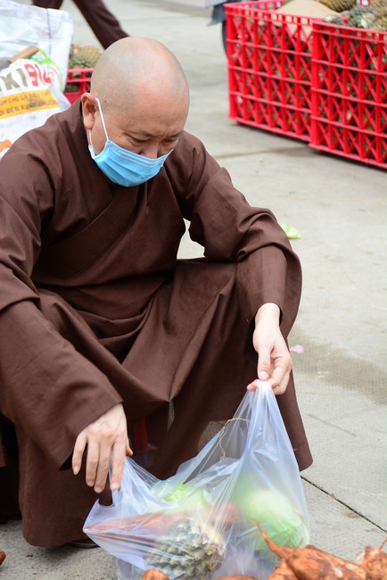 Chùa Hoằng Pháp: Tiếp tục hỗ trợ người dân khó khăn trong đại dịch Covid (đợt 6)