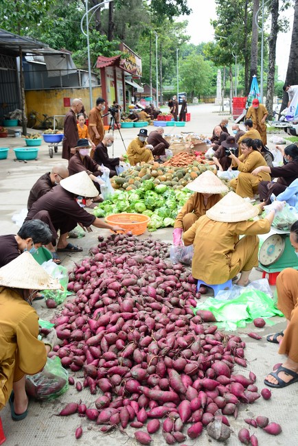 Chùa Hoằng Pháp: Tiếp tục hỗ trợ người dân khó khăn trong đại dịch Covid (đợt 6)