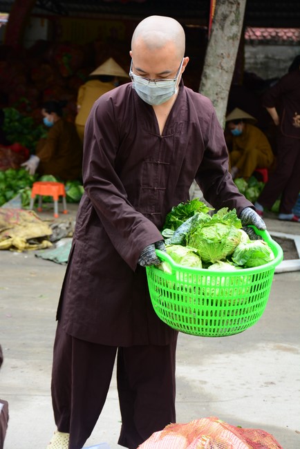 Chùa Hoằng Pháp: Tiếp tục hỗ trợ người dân khó khăn trong đại dịch Covid (đợt 6)