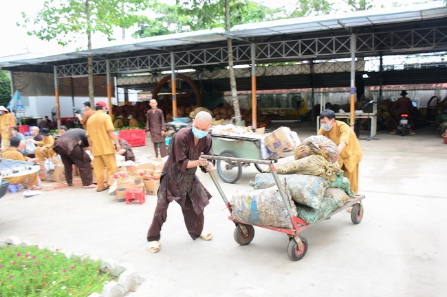 Chùa Hoằng Pháp: Tiếp tục hỗ trợ người dân khó khăn trong đại dịch Covid (đợt 6)