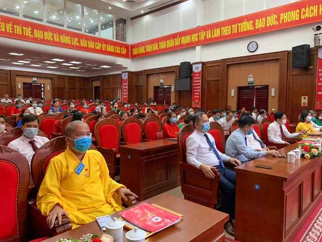 Tieu Dao pagoda: Junior Thich Tam Tinh receiving a Campaign Medal from Vietnam Red Cross