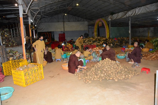 Continuing to support people in need in the Covid-19 pandemic of Hoang Phap Pagoda (series 11)