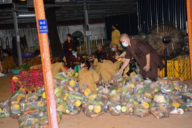 Continuing to support people in need in the Covid-19 pandemic of Hoang Phap Pagoda (series 11)