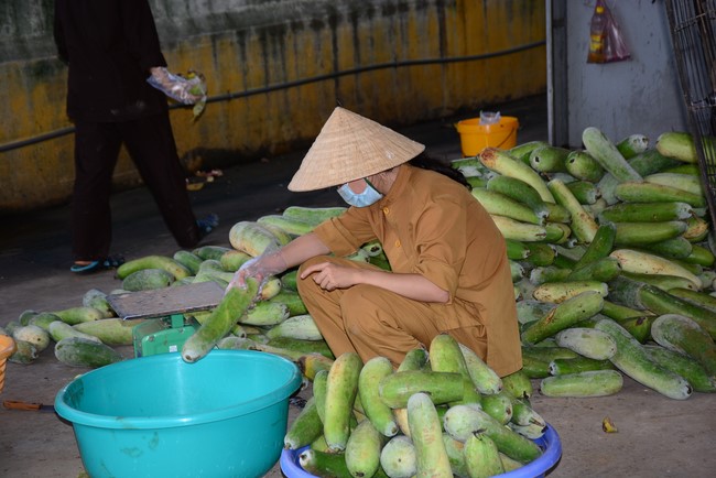 Continuing to support people in need in the Covid-19 pandemic of Hoang Phap Pagoda (series 11)