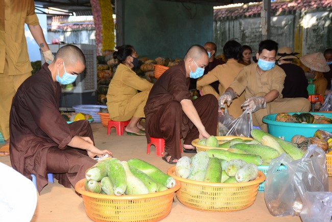 Continuing to support people in need in the Covid-19 pandemic of Hoang Phap Pagoda (series 11)