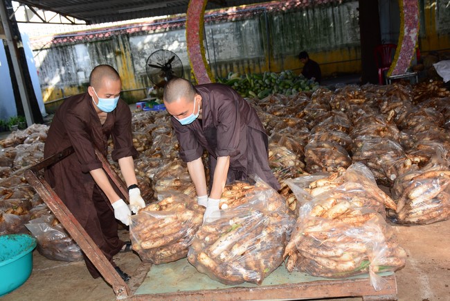 Continuing to support people in need in the Covid-19 pandemic of Hoang Phap Pagoda (series 11)