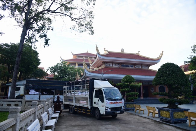 Continuing to support people in need in the Covid-19 pandemic of Hoang Phap Pagoda (series 11)