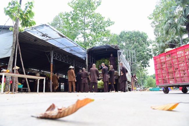 Continuing to support people in need in the Covid-19 pandemic of Hoang Phap Pagoda (series 11)