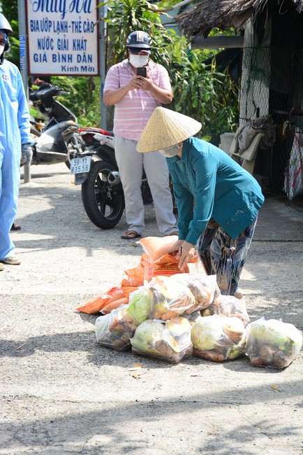 Continuing to support people in need in the Covid-19 pandemic of Hoang Phap Pagoda (series 11)
