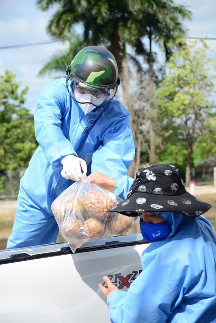 Continuing to support people in need in the Covid-19 pandemic of Hoang Phap Pagoda (series 11)