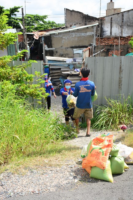 Continuing to support people in need in the Covid-19 pandemic of Hoang Phap Pagoda (series 11)