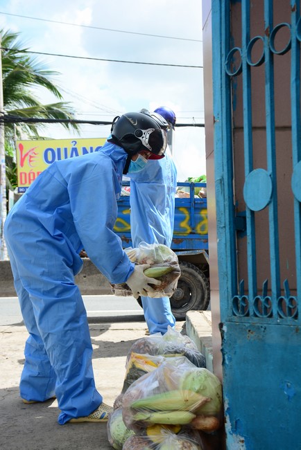 Continuing to support people in need in the Covid-19 pandemic of Hoang Phap Pagoda (series 11)