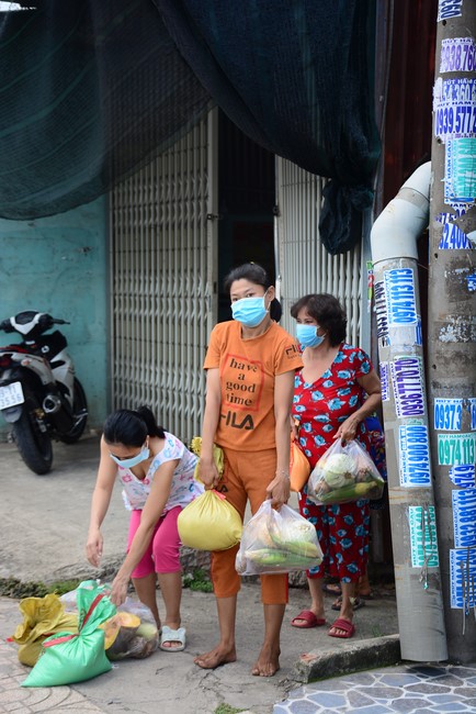 Continuing to support people in need in the Covid-19 pandemic of Hoang Phap Pagoda (series 11)