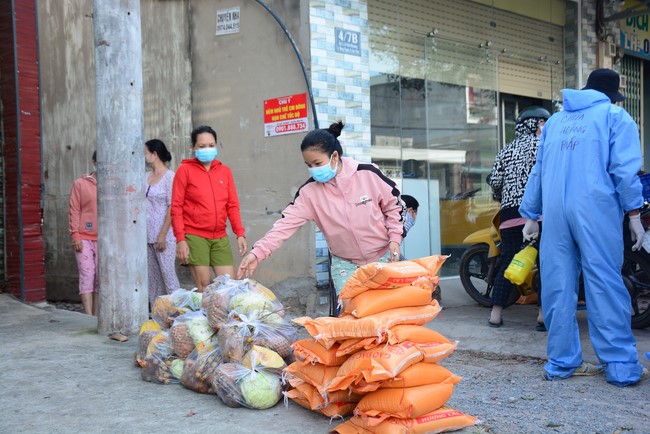 Continuing to support people in need in the Covid-19 pandemic of Hoang Phap Pagoda (series 11)