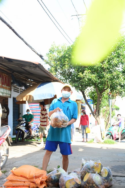 Continuing to support people in need in the Covid-19 pandemic of Hoang Phap Pagoda (series 11)