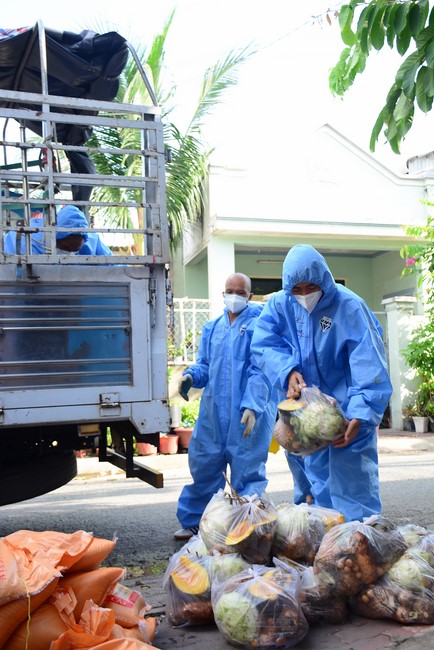 Continuing to support people in need in the Covid-19 pandemic of Hoang Phap Pagoda (series 11)