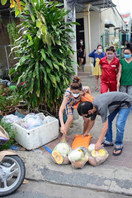 Continuing to support people in need in the Covid-19 pandemic of Hoang Phap Pagoda (series 11)