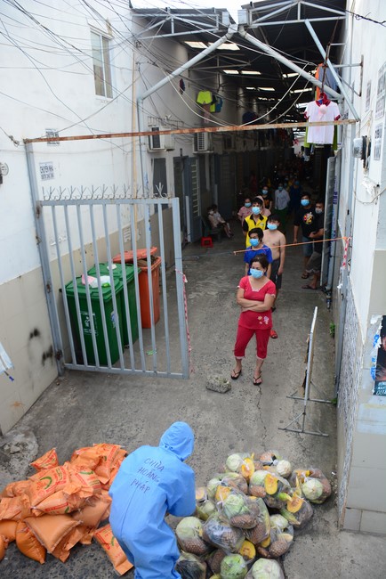 Continuing to support people in need in the Covid-19 pandemic of Hoang Phap Pagoda (series 11)