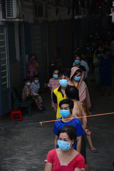 Continuing to support people in need in the Covid-19 pandemic of Hoang Phap Pagoda (series 11)