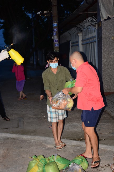 Continuing to support people in need in the Covid-19 pandemic of Hoang Phap Pagoda (series 11)