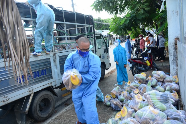 Continuing to support people in need in the Covid-19 pandemic of Hoang Phap Pagoda (series 11)
