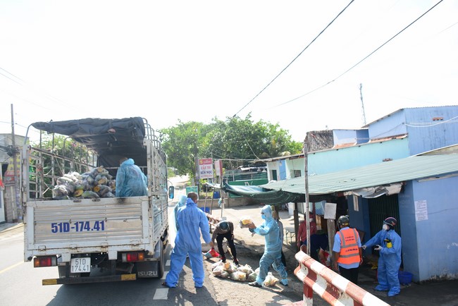 Continuing to support people in need in the Covid-19 pandemic of Hoang Phap Pagoda (series 11)
