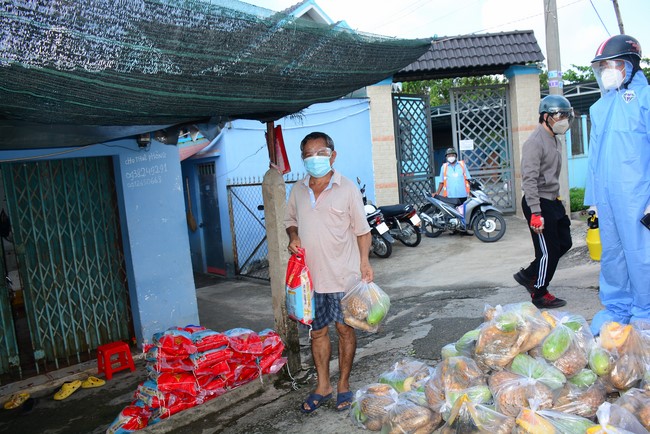 Continuing to support people in need in the Covid-19 pandemic of Hoang Phap Pagoda (series 11)